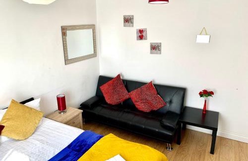 Cranbrook Appartement | Studio Apartment, Private Bathroom and Parking