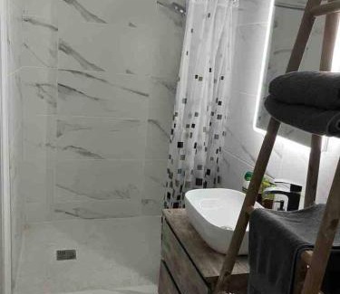 Kinvara Appartement | Studio Apartment sleeps up to 4 guests in Kinvara