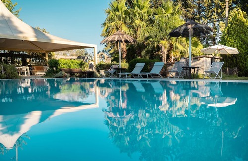 Aradeo Appartement | Studio Apartment 'Tenuta San Trifone Fico D'India' with Shared Pool, Wi-Fi and Air Conditioning