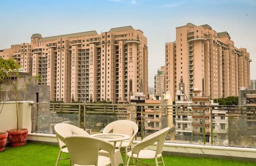 Gurugram Appartement | Studio apartment with patio gym near global foyer