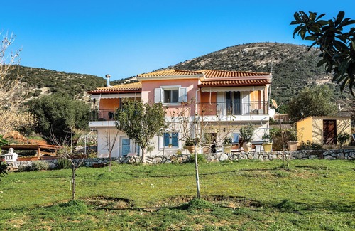 Faraklata Appartement | Studio "Zoi studio" avec vue sur la mer, jardin partagé et Wi-Fi.