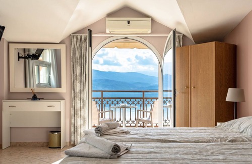 Lixouri Appartement | Studio Apartment 'Zois 9' with Sea View, Wi-Fi and Air Conditioning