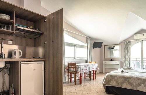 Lixouri Appartement | Studio Apartment 'Zois 9' with Sea View, Wi-Fi and Air Conditioning