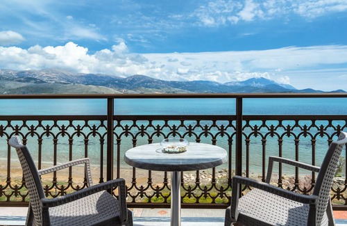 Lixouri Appartement | Studio Apartment 'Zois 9' with Sea View, Wi-Fi and Air Conditioning
