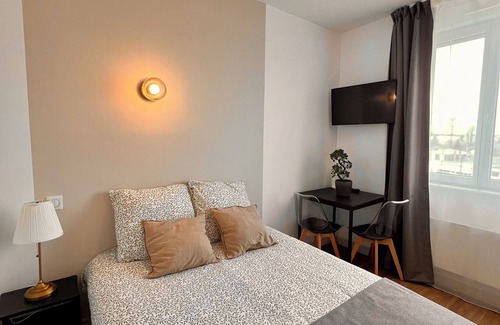 Saint-Doulchard Appartement | STUDIO Appart' Hotel LE CYGNE Gare