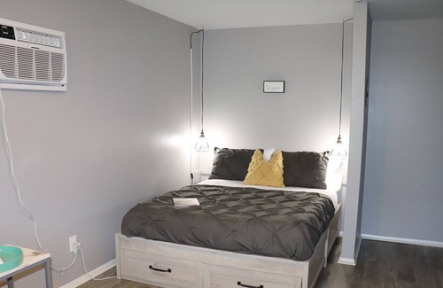 Oswego Appartement | Studio APT | 2 min drive to Downtown Oswego | Fast WIFI