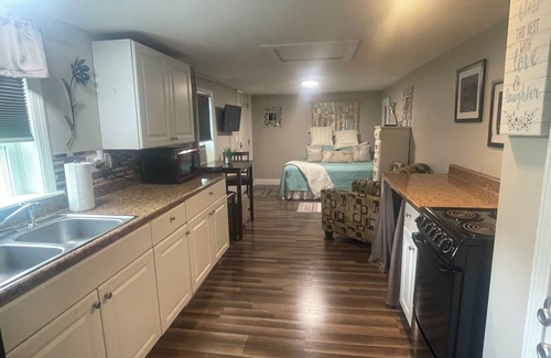 Rockingham County Appartement | Studio Apt Pawtuckaway River w/ Man made pond 20 mins to Seacoast Pets Welcome