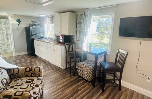 Rockingham County Appartement | Studio Apt Pawtuckaway River w/ Man made pond 20 mins to Seacoast Pets Welcome