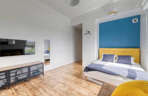 Montevrain Appartement | Studio Art - Shopping center and train station 500m - Disneyland Paris 5min