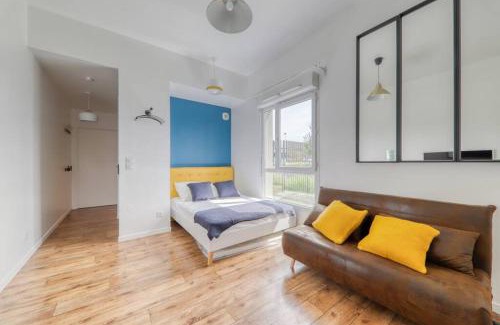 Montevrain Appartement | Studio Art - Shopping center and train station 500m - Disneyland Paris 5min
