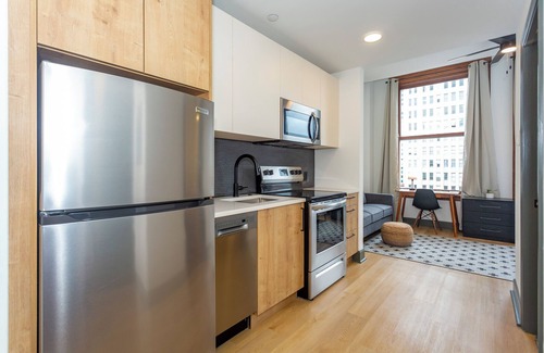 Central City Appartement | Studio at the Frank in the heart of Downtown.