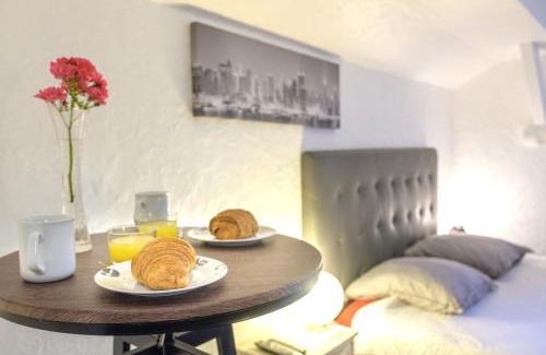 Pallud Appartement | Studio atypique et cosy, classé Gîte de France, CLIMATISATION, lit Queen Size, lave-vaisselle, Netflix, wifi, 400m centre, parking, 15min gare, boîte à clés, Gîtes La Tarine