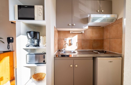 Lons-le-Saunier Appartement | Studio au calme | En bordure du Parc des Bains
