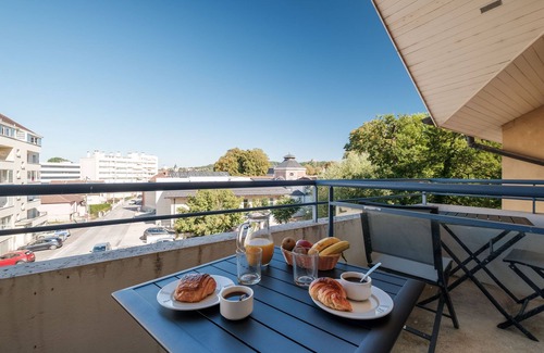 Lons-le-Saunier Appartement | Studio au calme | En bordure du Parc des Bains