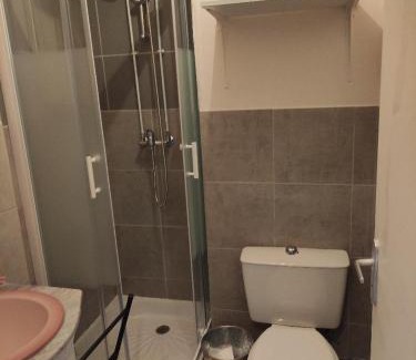 Peronnas Appartement | Studio au calme