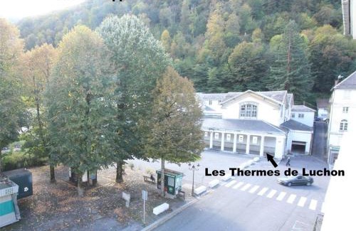 Bagneres-de-Luchon Appartement | Studio au centre avec ascenseur et animaux admis - FR-1-313-163