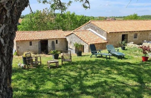Sainte-Ouenne Appartement | Studio au milieu des animaux