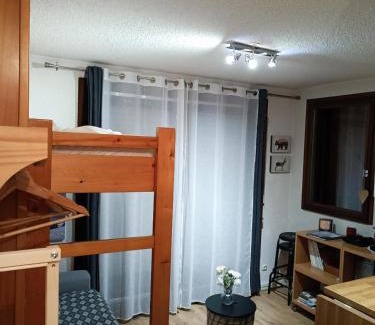 Mieussy Appartement | Studio au pied des pistes avec vue sur la montagne