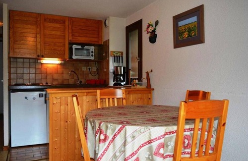 Le Grand-Bornand Appartement | Studio avec cabine et mezzanine, parking et proche des pistes - FR-1-241-170