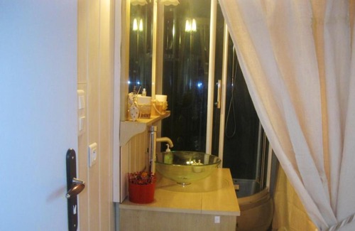 Tonnay-Charente Appartement | Studio avec jardin clos et wifi a Tonnay Charente