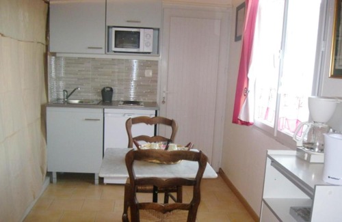 Tonnay-Charente Appartement | Studio avec jardin clos et wifi a Tonnay Charente