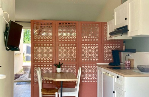 Le Thor Appartement | Studio avec jardin et piscine en campagne, paisible, lumineux et climatisé !