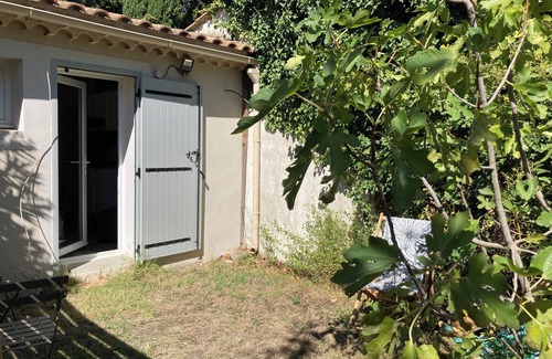 Le Thor Appartement | Studio avec jardin et piscine en campagne, paisible, lumineux et climatisé !