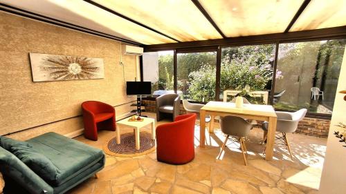 Neuilly-sur-Marne Appartement | Studio bien équipé et indépendant avec véranda commune