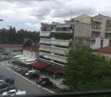 Larissa Appartement | Studio by the train station