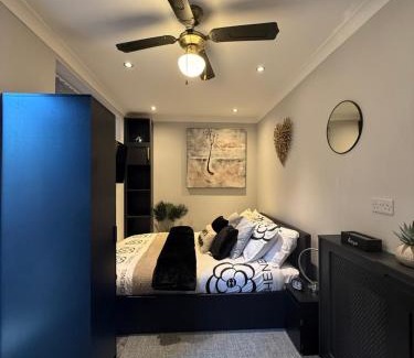 West Bridgford Maison | Studio C - Newly renovated private 1 bed studio near Trent Bridge Cricket Ground and National Water Sports Centre