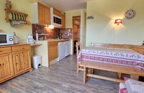 Notre-Dame-de-Bellecombe Appartement | Studio cabine cosy à 1450m avec vue et balcon, proche téléski - FR-1-505-19