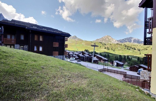 Belle Plagne Appartement | Studio cabine 4 pers, balcon, proche pistes et commerces