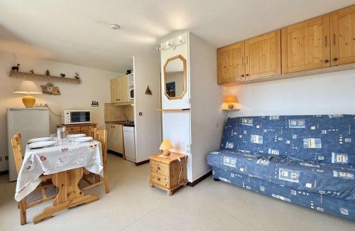 Praz-sur-Arly Appartement | Studio cabine à 700m de Praz-Sur-Arly, navettes gratuites, parking, wifi et ménage inclus - FR-1-603-4