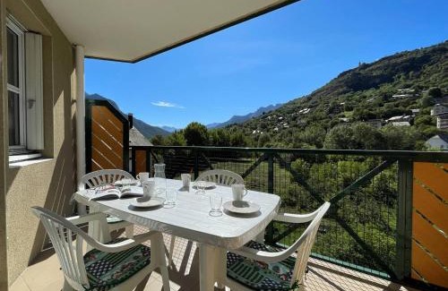 Briancon Appartement | Studio Cabine à Briançon, 27m², Balcon Sud, Vue Panoramique, Proche Commerces et Télécabine - FR-1-330C-133