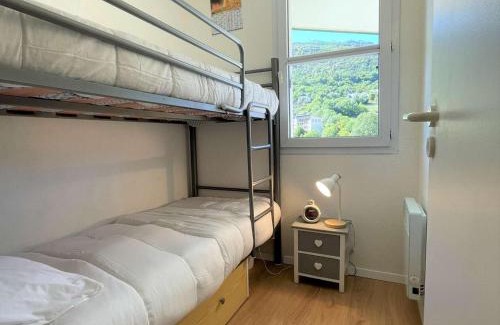 Briancon Appartement | Studio Cabine à Briançon, 27m², Balcon Sud, Vue Panoramique, Proche Commerces et Télécabine - FR-1-330C-133