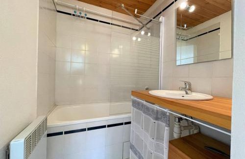 Briancon Appartement | Studio Cabine à Briançon, 27m², Balcon Sud, Vue Panoramique, Proche Commerces et Télécabine - FR-1-330C-133
