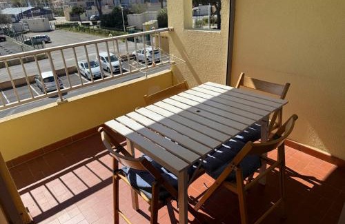 Gruissan Appartement | Studio Cabine à Gruissan pour 4 Pers. avec Loggia et Parking Privé – Résidence Voile d'Oc - FR-1-784-11
