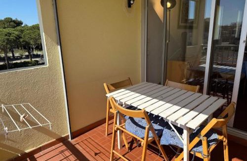 Gruissan Appartement | Studio Cabine à Gruissan pour 4 Pers. avec Loggia et Parking Privé – Résidence Voile d'Oc - FR-1-784-11