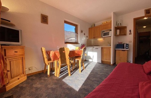 Praz-sur-Arly Appartement | Studio cabine à Praz Sur Arly - Balcon, proche pistes et centre - 4 pers, parking, casier ski - FR-1-603-31