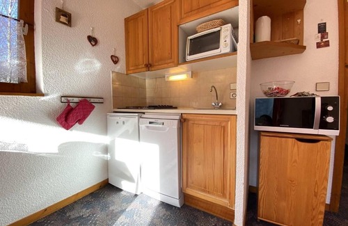 Praz-sur-Arly Appartement | Studio cabine à Praz Sur Arly - Balcon, proche pistes et centre - 4 pers, parking, casier ski - FR-1-603-31