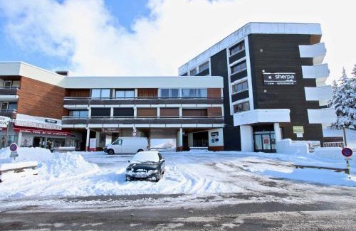 Chamrousse Appartement | Studio cabine 27m², sud, pied des pistes, balcon, piscine été, animaux OK - FR-1-549-48