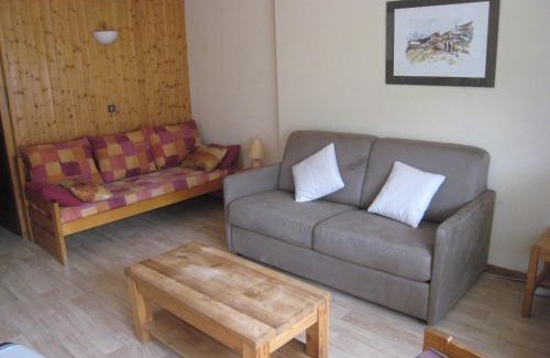 La Clusaz Appartement | Studio cabine au centre, balcon sud, parking, proche pistes et commerces - FR-1-459-89