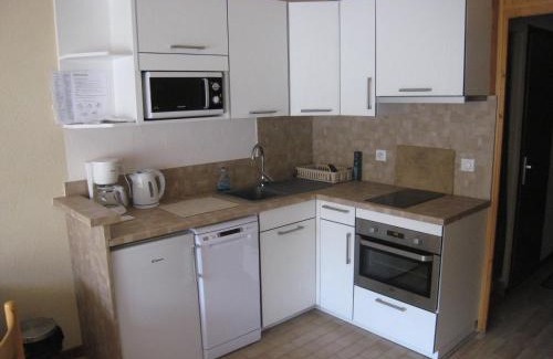 La Clusaz Appartement | Studio cabine au centre, balcon sud, parking, proche pistes et commerces - FR-1-459-89