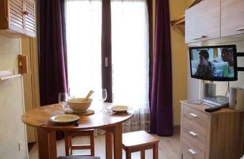 Risoul Appartement | Studio cabine avec accès direct aux pistes, balcon, et piscine - 4 couchages, Risoul 1850 - FR-1-330-518