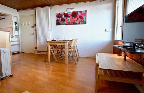 Chamrousse Appartement | Studio cabine avec balcon, proche des pistes, bien équipé, idéal pour 4 personnes - FR-1-340-195