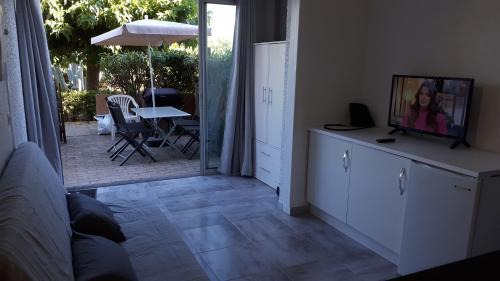 Port Rive Gauche Appartement | Studio cabine avec jardinet à 30 m de la plage, au calme.