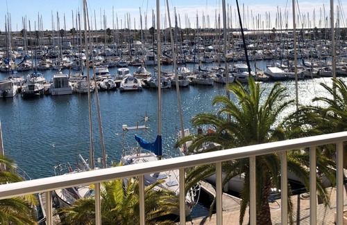 Gruissan Appartement | Appartement avec terrasse et vue imprenable sur l'entrée du port de Gruissan