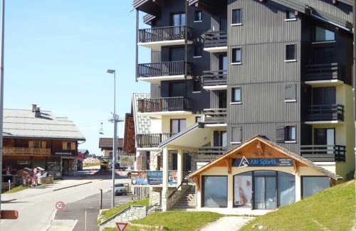 Les Saisies Appartement | Studio Cabine Central aux Saisies avec Balcon - 4 Pers, 2 Étoiles - FR-1-594-192
