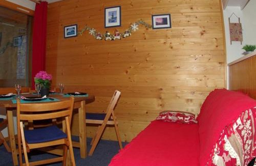 Les Avanchers-Valmorel Appartement | Studio cabine chaleureux avec terrasse, proche pistes - 4 pers, animaux OK, parking en option - FR-1-291-772