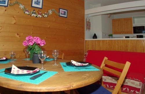 Les Avanchers-Valmorel Appartement | Studio cabine chaleureux avec terrasse, proche pistes - 4 pers, animaux OK, parking en option - FR-1-291-772